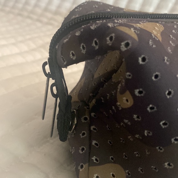 NWT! Green camo with stripe neoprene makeup bag - Picture 6 of 6